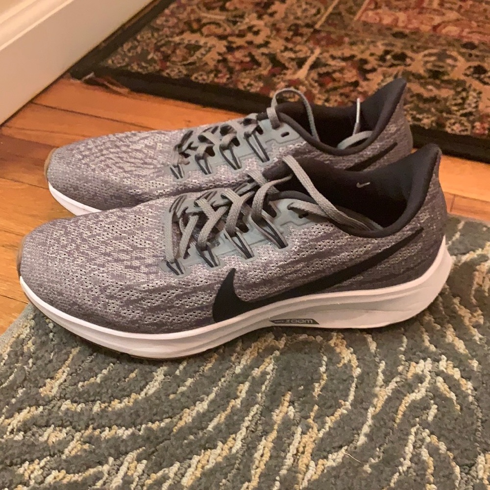 Women’s Nike Pegasus Zoom 36 running shoes!!